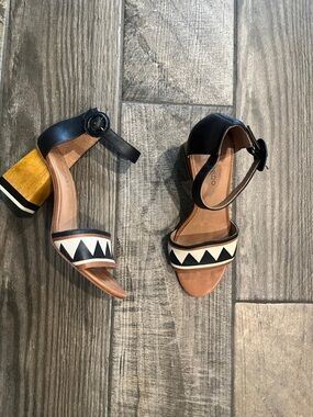 Bernardo Geometric Pattern Black & White leather Block 3”Heel Sandals